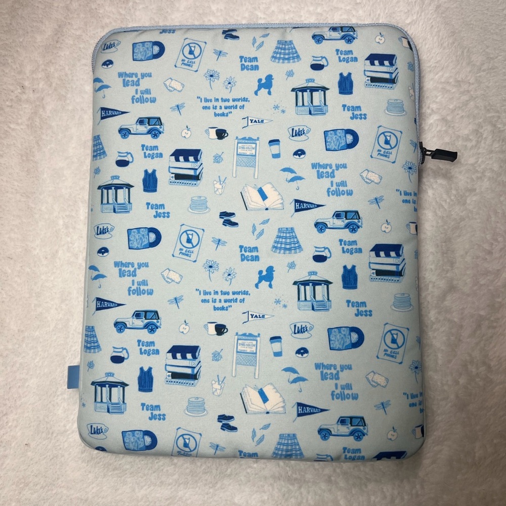 Life in Stars Hollow Book Beau Sleeve